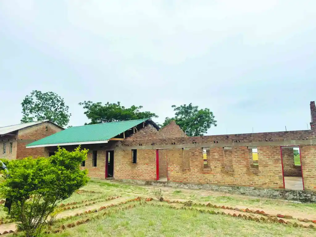 LEO Club Building a Classroom Block for Brombley Primary School